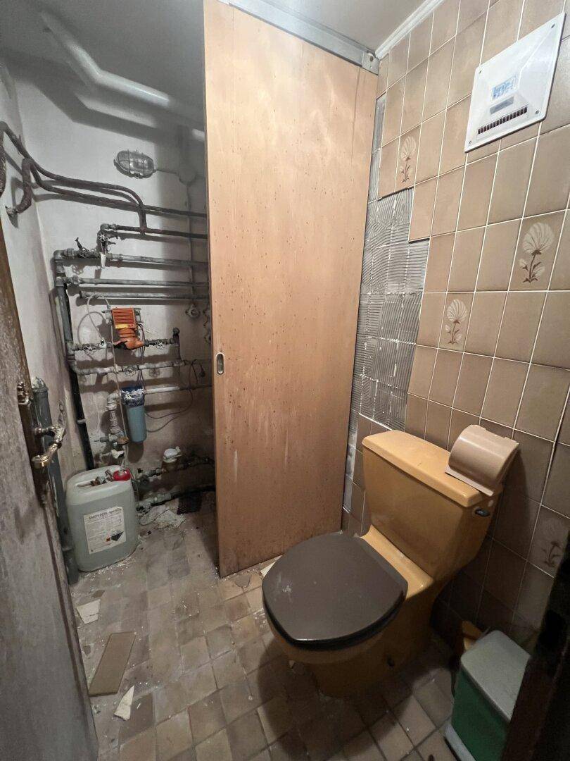 GROSSZÜGIGE DOPPELHAUSHÄLFTE MIT WEINGARTENBLICK und PRAXIS/ORDI/BÜRO/ATELIER-MÖGLICHKEIT – pohled 4