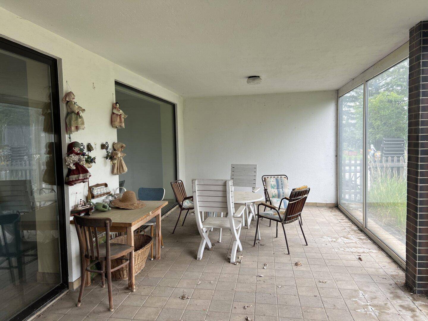 GROSSZÜGIGE DOPPELHAUSHÄLFTE MIT WEINGARTENBLICK und PRAXIS/ORDI/BÜRO/ATELIER-MÖGLICHKEIT – další