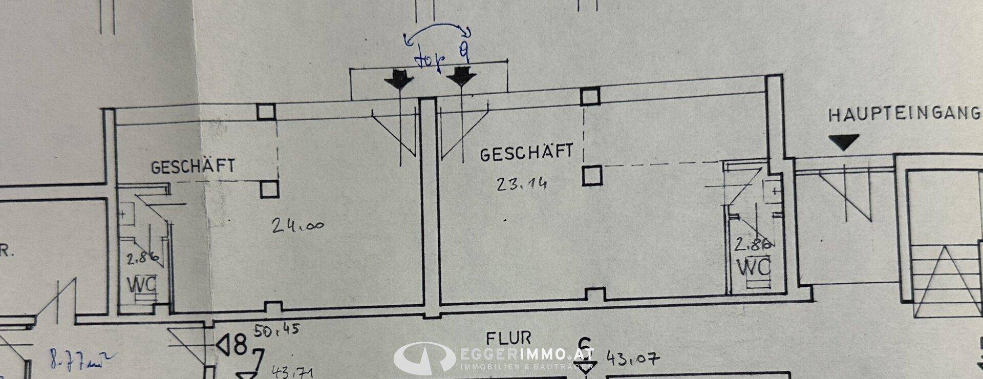 Grundrissplan zeigt zwei Geschäftsräume mit separaten WCs und Eingangsbereich.