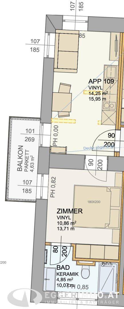 Detaillierter Grundriss einer Wohnung mit Balkon, Schlafzimmer, Bad und offener Küchenzeile.