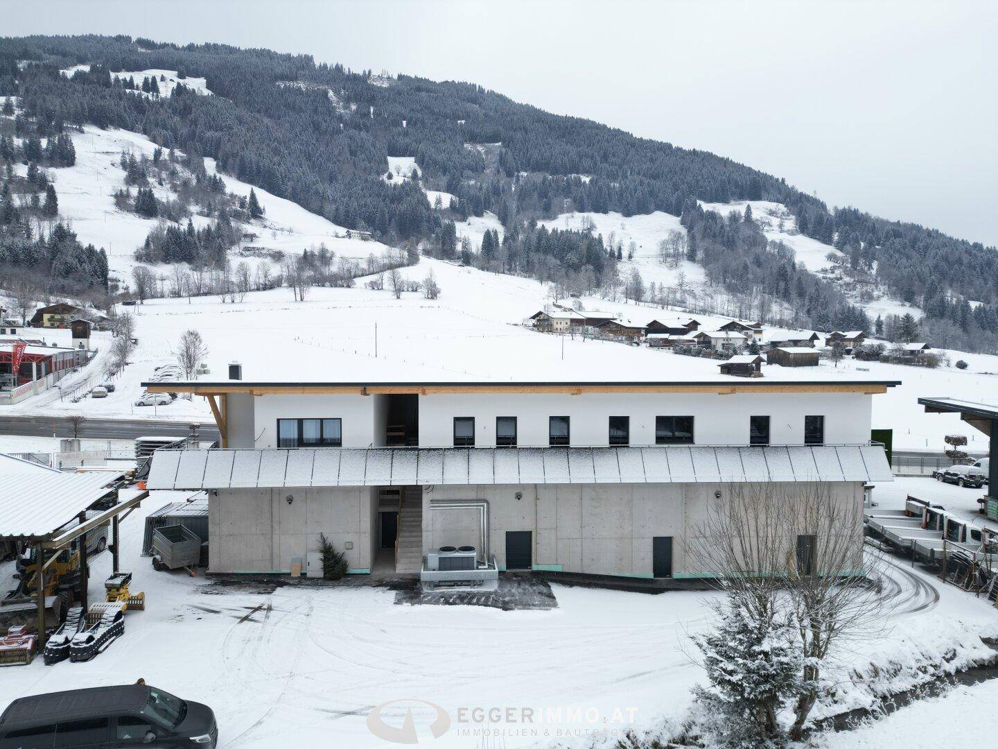 Moderne neubau Büroflächen (auf Wunsch inkl. Dienstwohnung) in Saalfelden / Harham direkt an der B311 zu vermieten - Ansicht 3