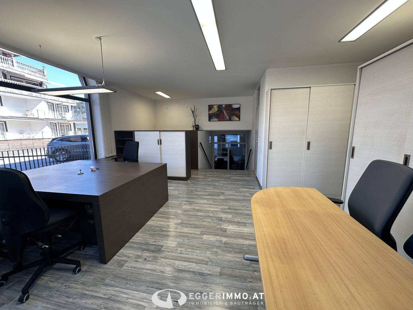 Helle Bürofläche im Zentrum von Kaprun zu vermieten | Erdgeschoss mit Schaufenster | eigener Eingang | Glasfaseranschluss - Vista 3