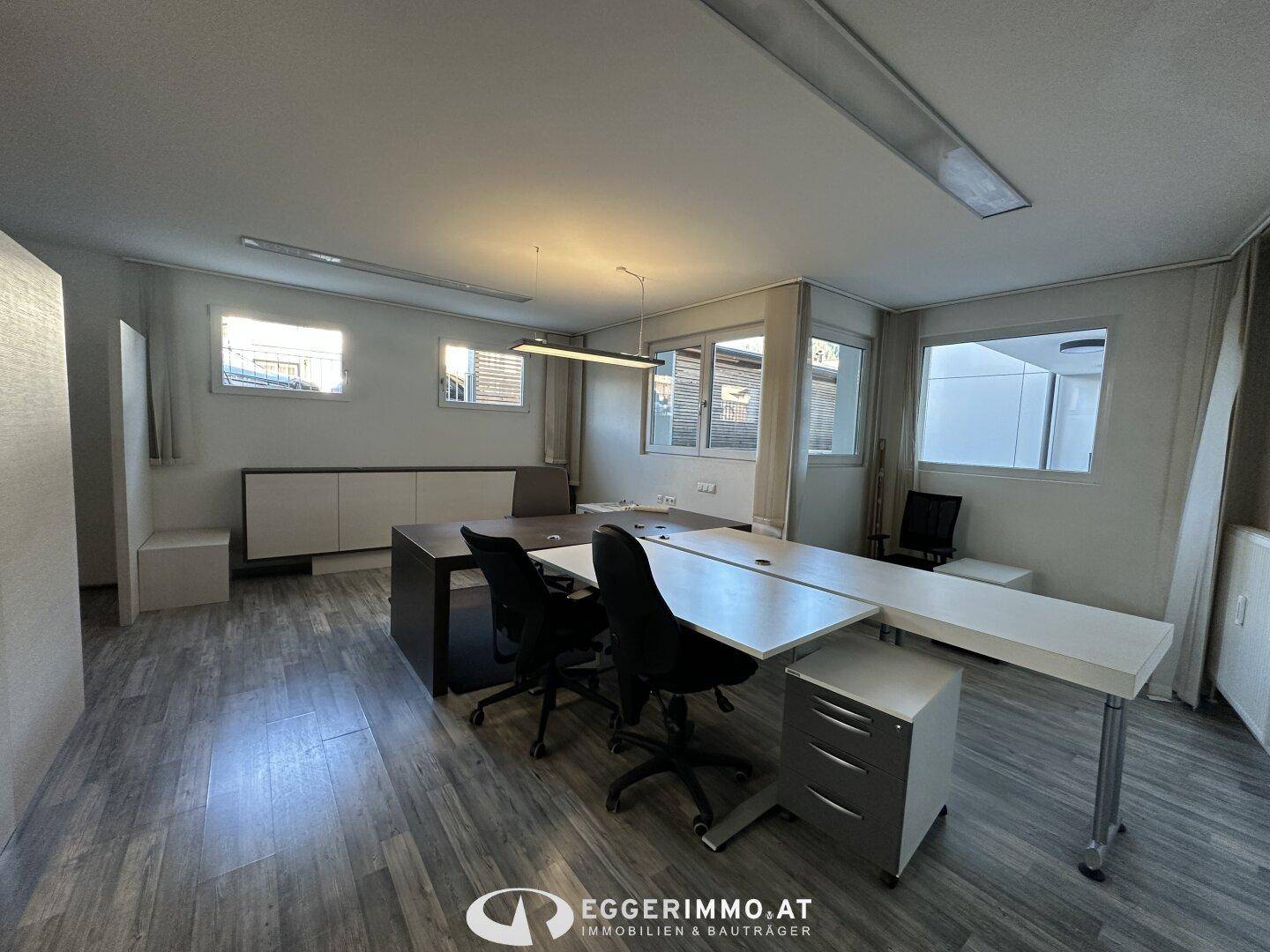 Helle Bürofläche im Zentrum von Kaprun zu vermieten | Erdgeschoss mit Schaufenster | eigener Eingang | Glasfaseranschluss - Vista 5