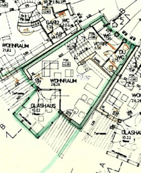 Grundriss des Erdgeschosses mit Wohnraum, Wintergarten und Gäste-WC.