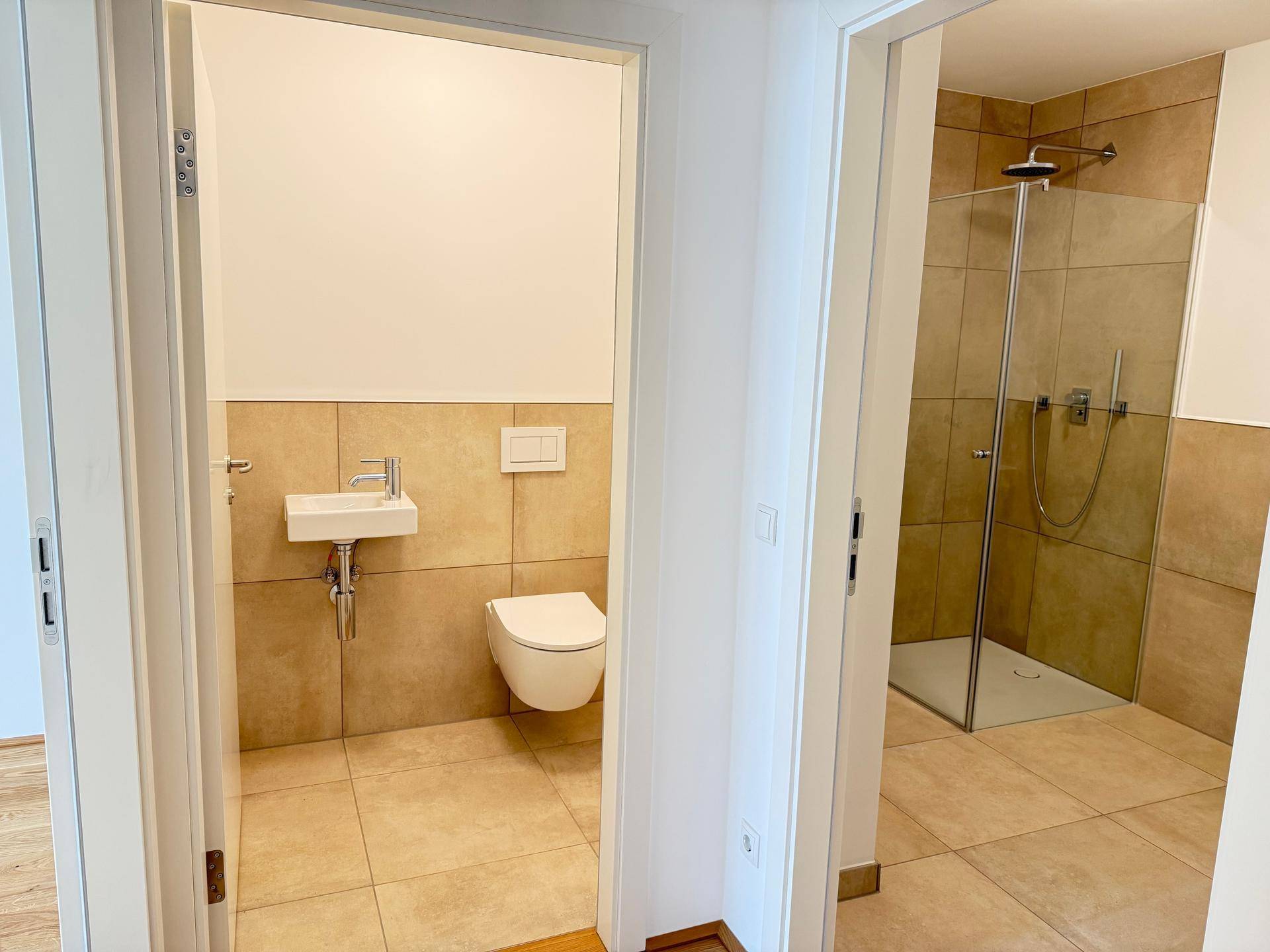 separates WC