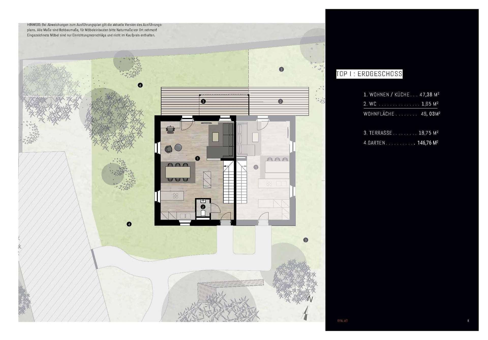 Grundriss des Erdgeschosses mit offener Wohnküche, Terrasse und Garten.