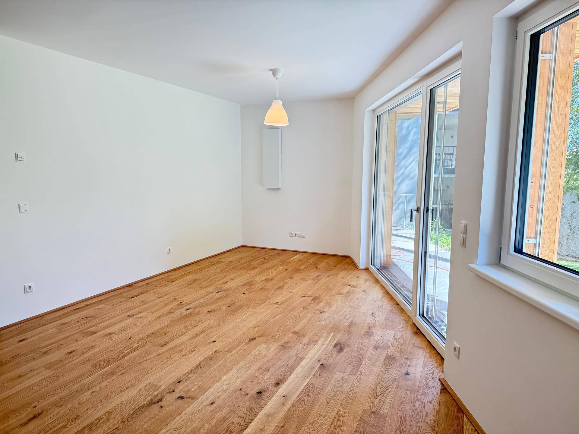 Wohnzimmer mit Zugang zur Terrasse