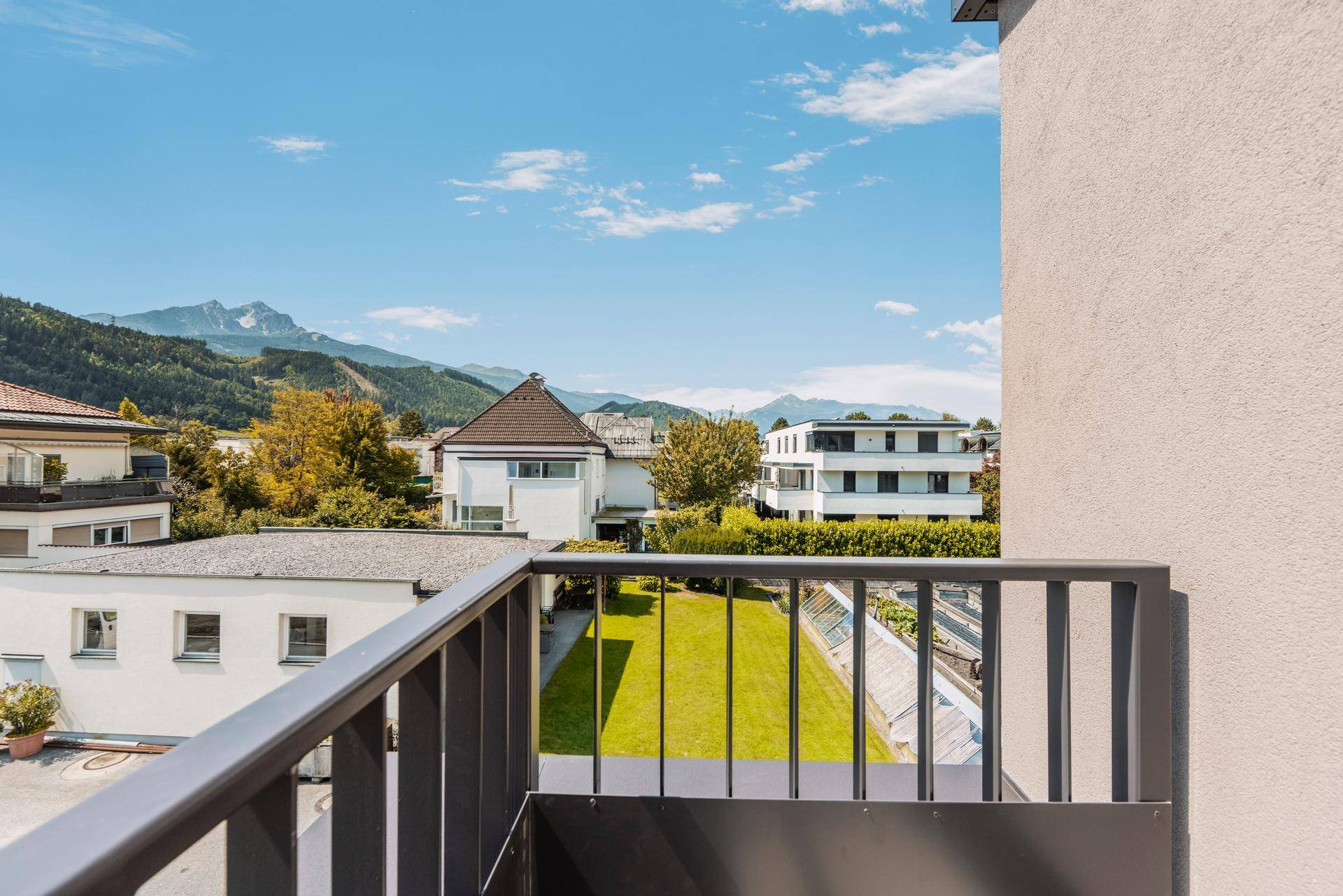 umliegendes Bergpanorama