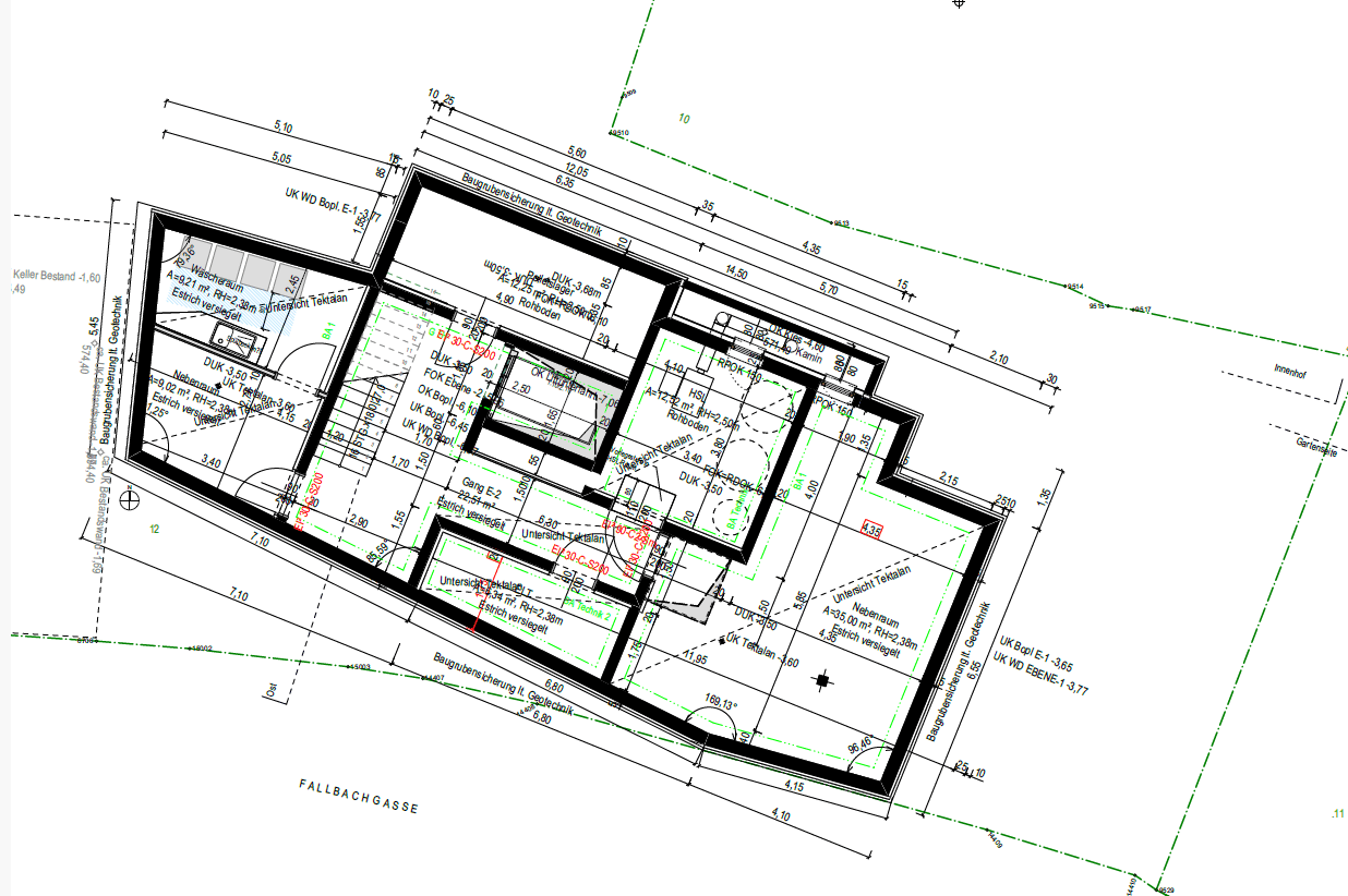 Detaillierter Grundriss eines Untergeschosses mit Waschraum, Abstellräumen und Zugang zu Terrasse und Garten.