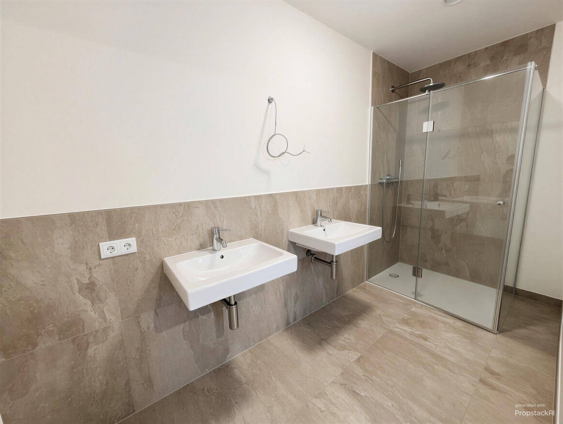 Modernes Badezimmer mit zwei Waschbecken, großen Fliesen und einer geräumigen begehbaren Dusche.
