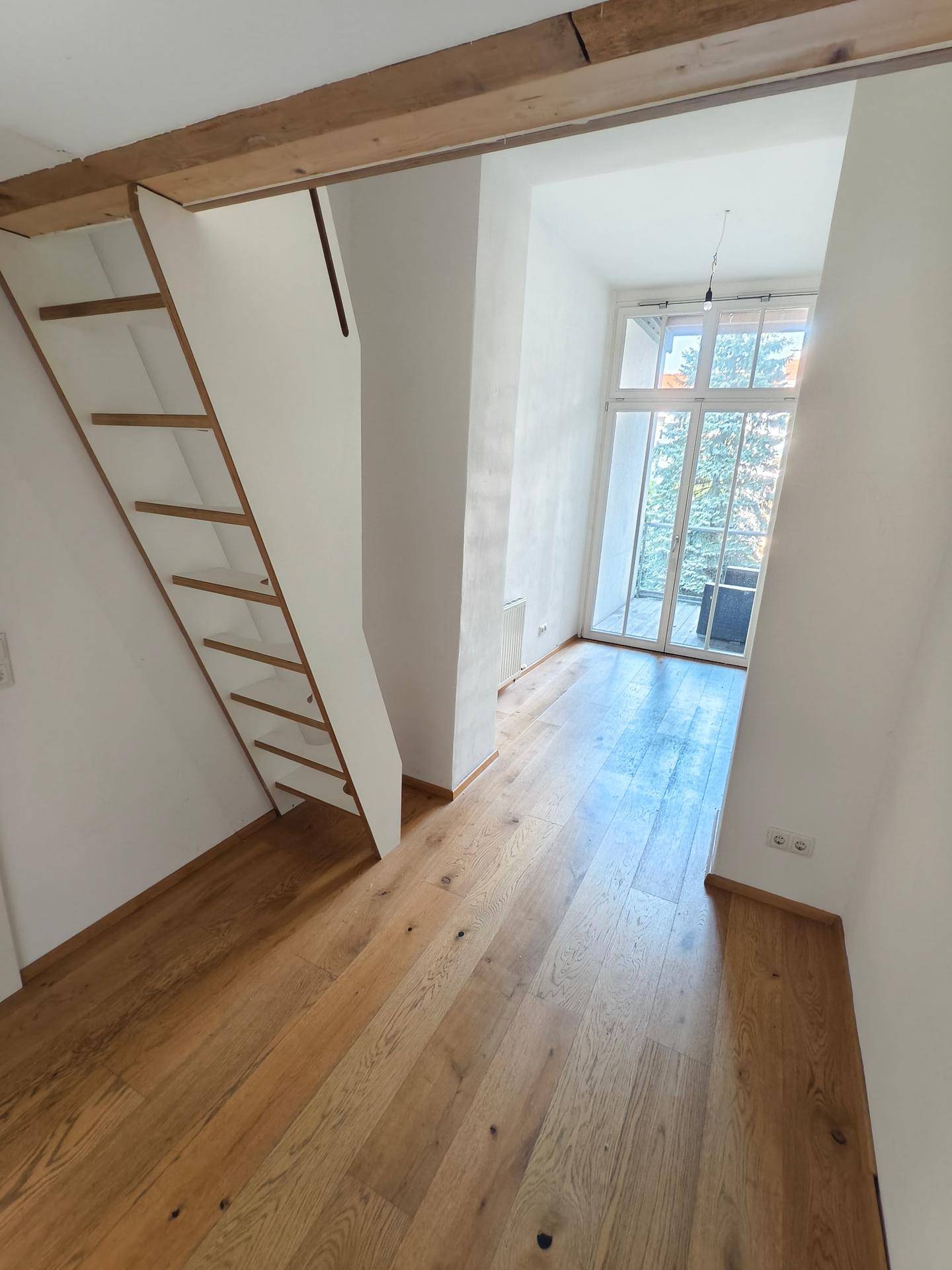 Zimmer mit Aufgang