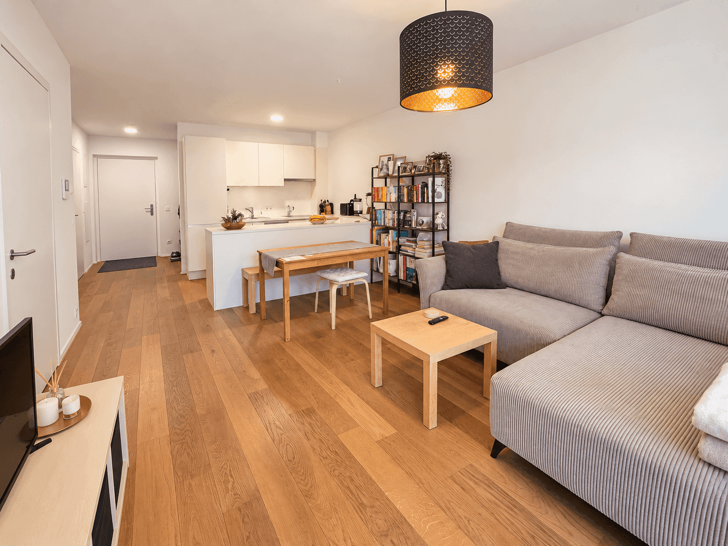 Wohnzimmer mit Möbeln
