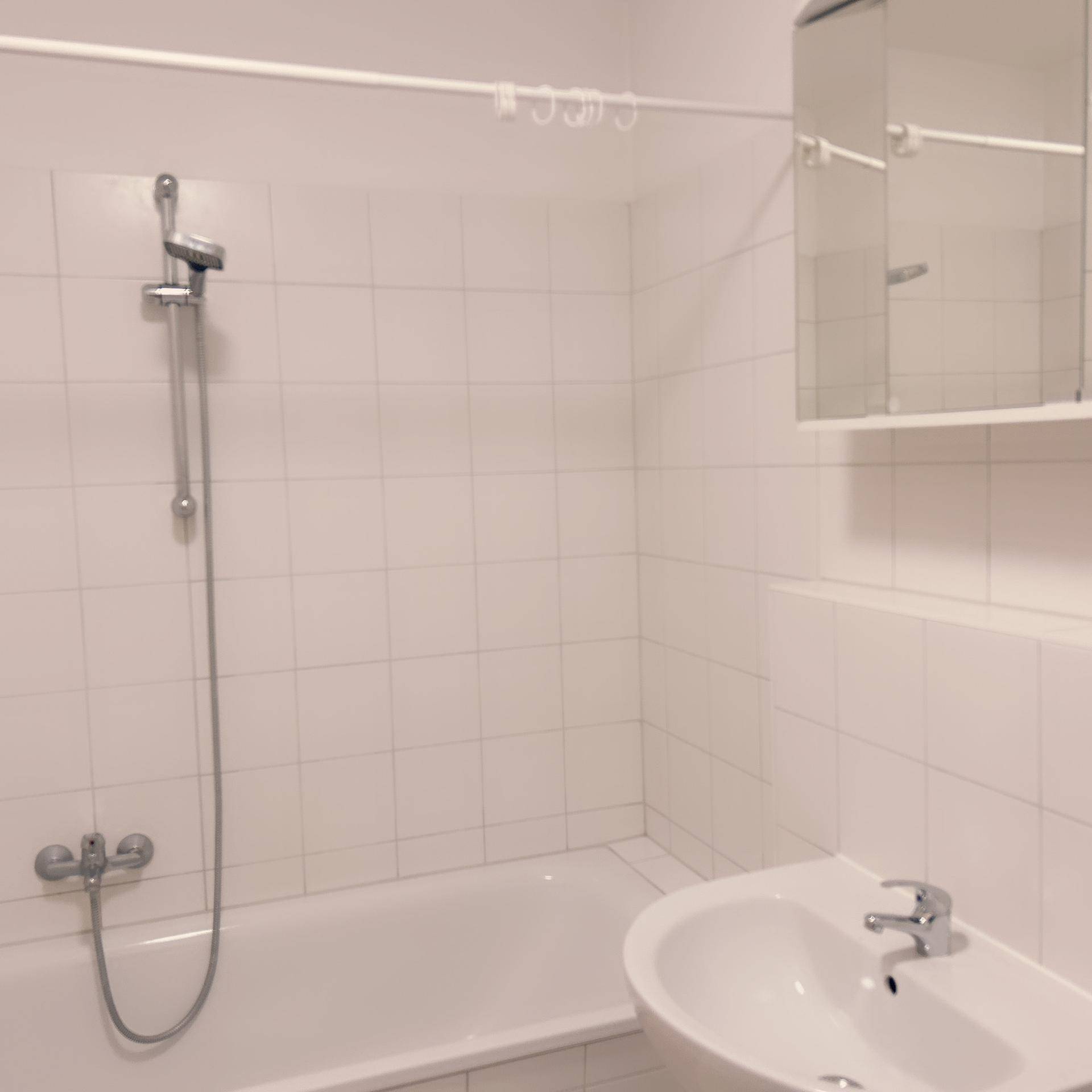 Bad mit Badewanne
