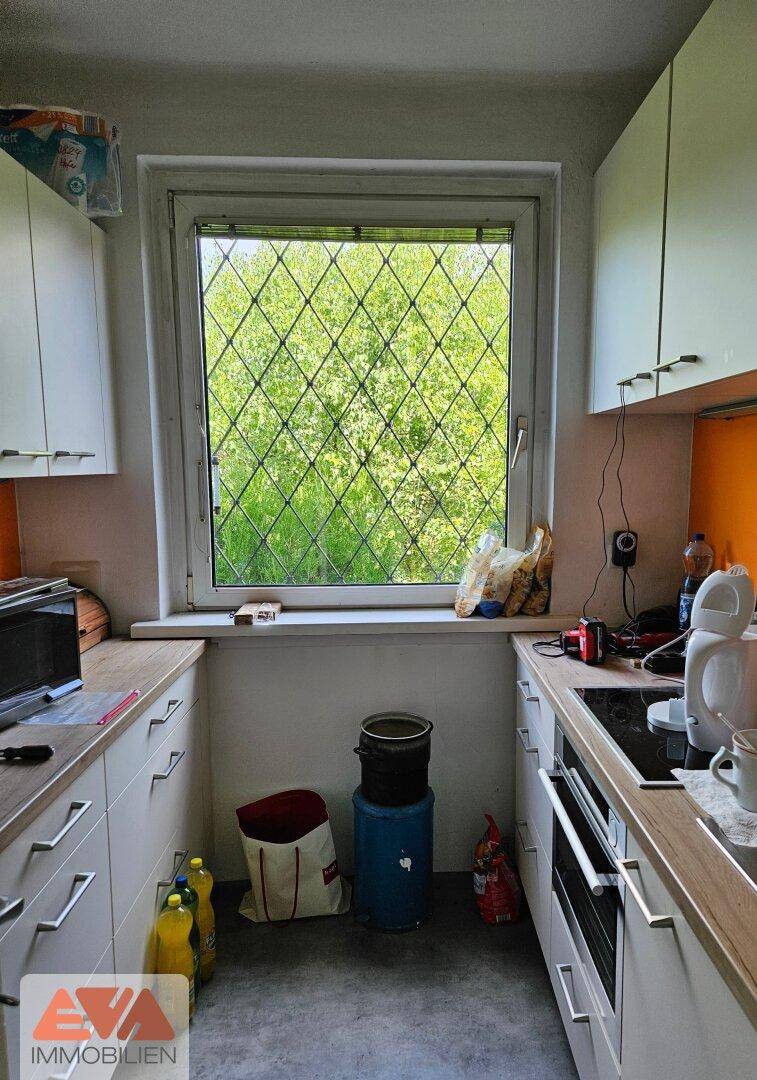 Küche separat, mit Fenster