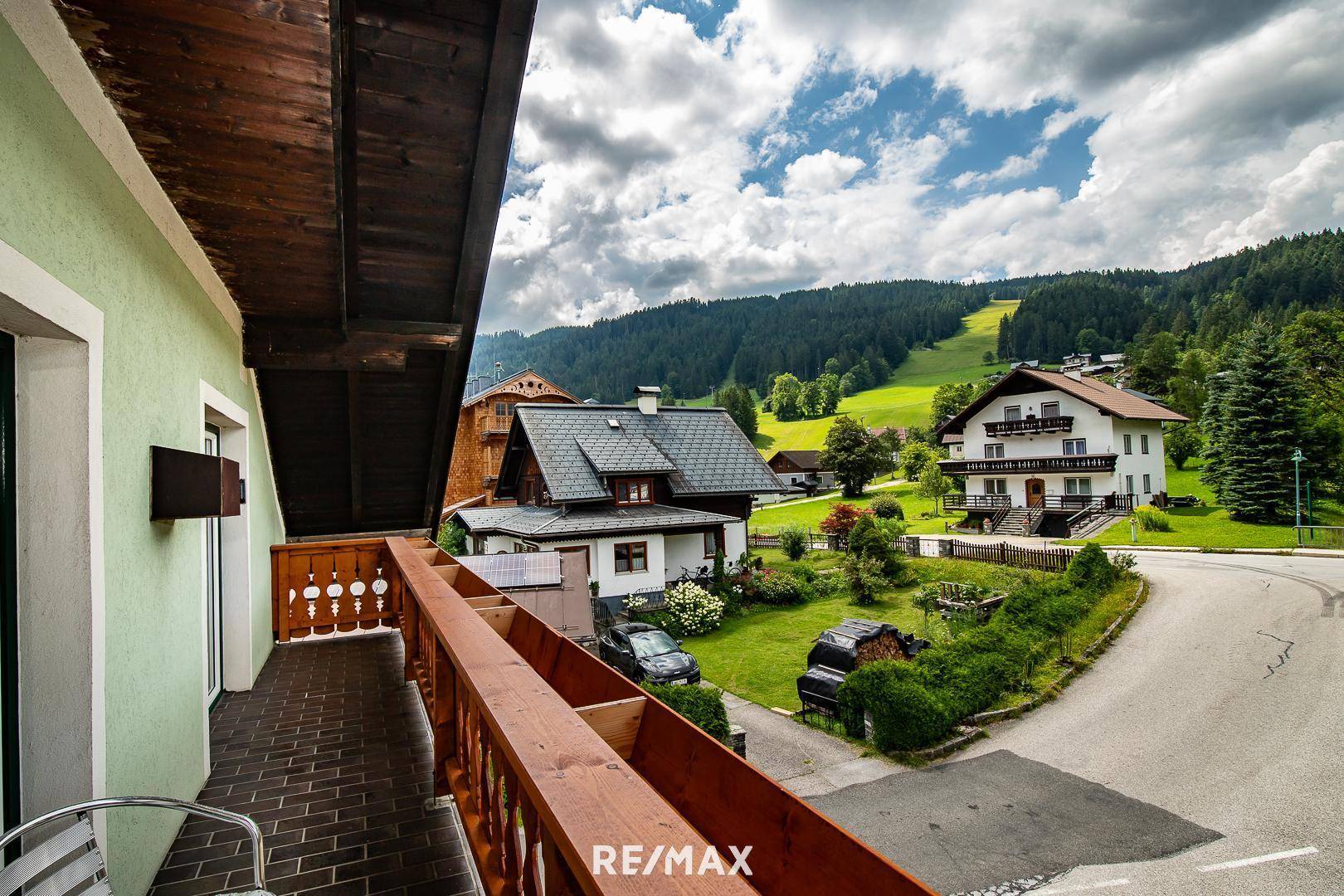 Balkon mit Ausblick Richtung Hornspitzlift