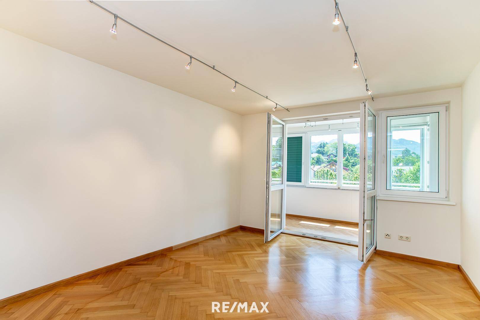 Schlafzimmer mit Loggia