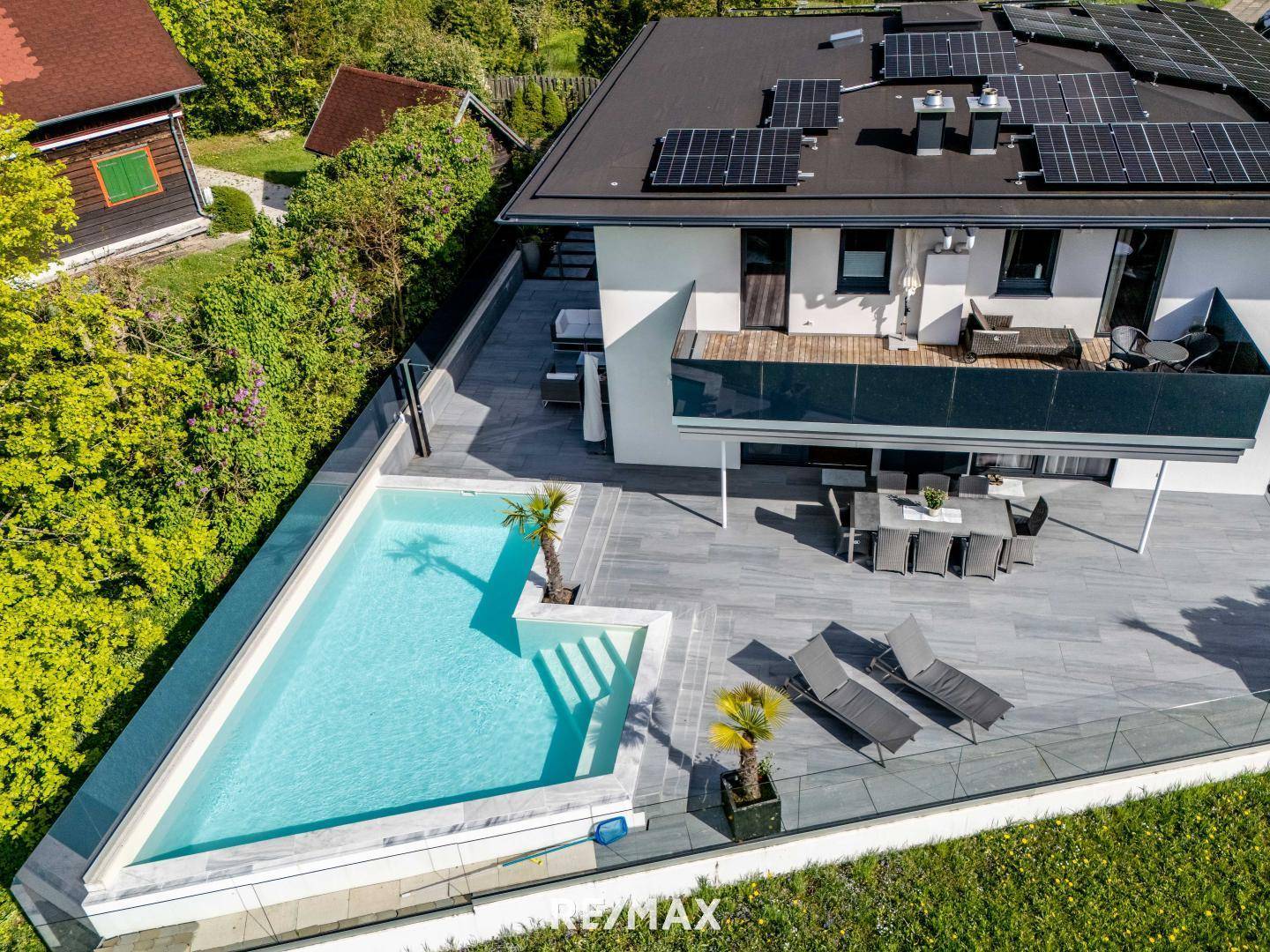 Terrasse mit Pool