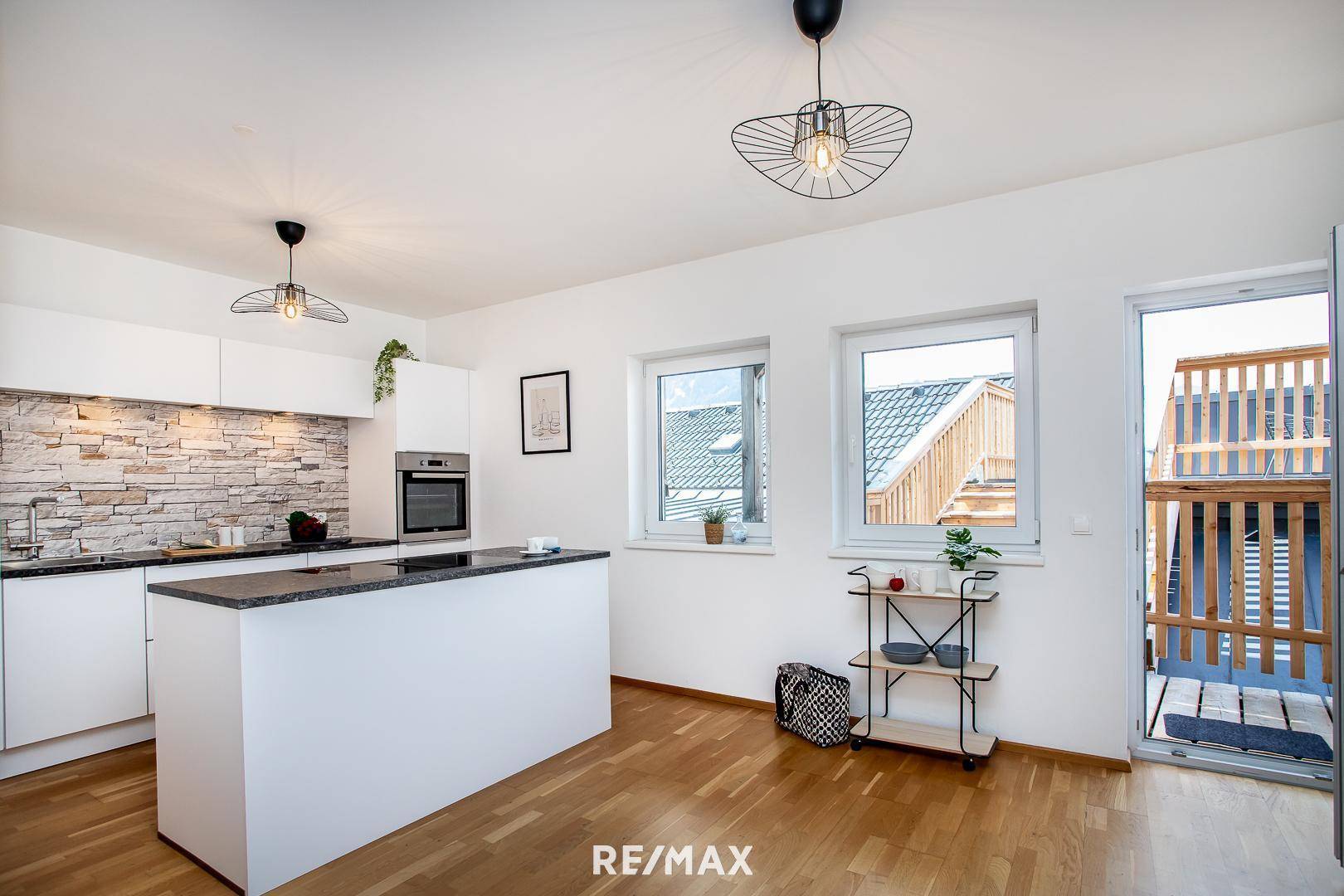 Küche mit Dachterrassenzugang