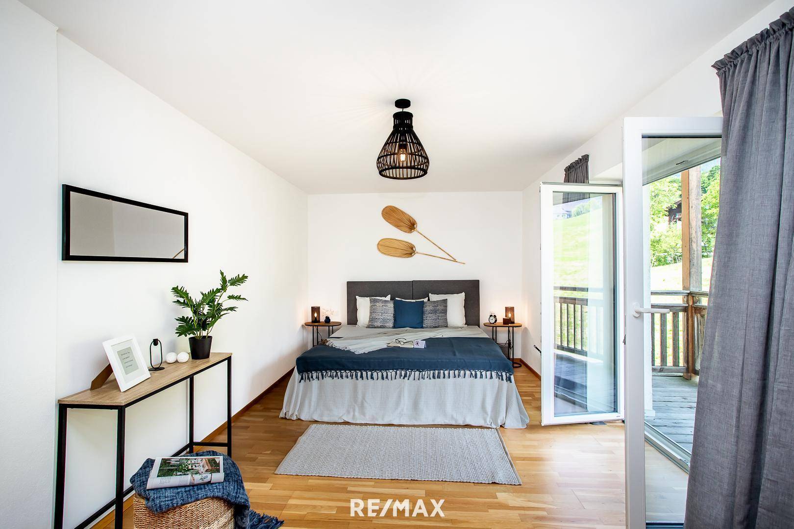 Schlafzimmer mit Balkonzugang