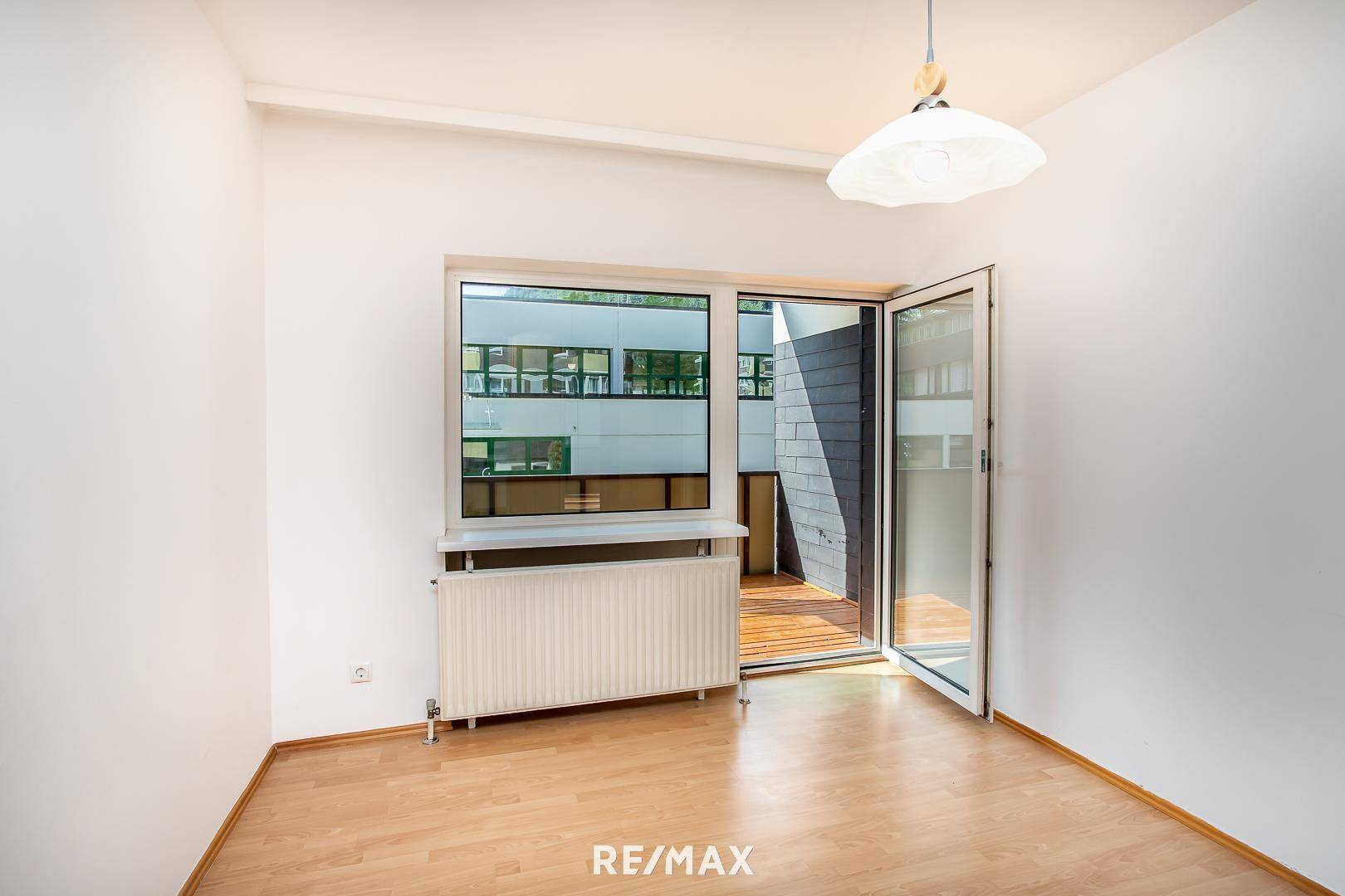 1. Schlafzimmer mit Zugang auf 2. Loggia