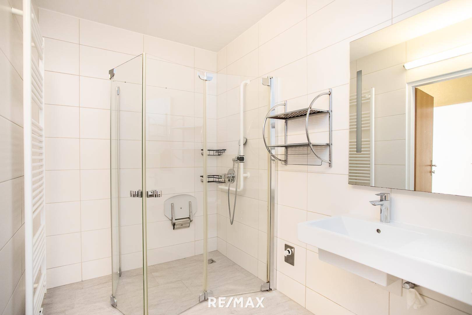 Badezimmer mit Waschmaschinenanschluss
