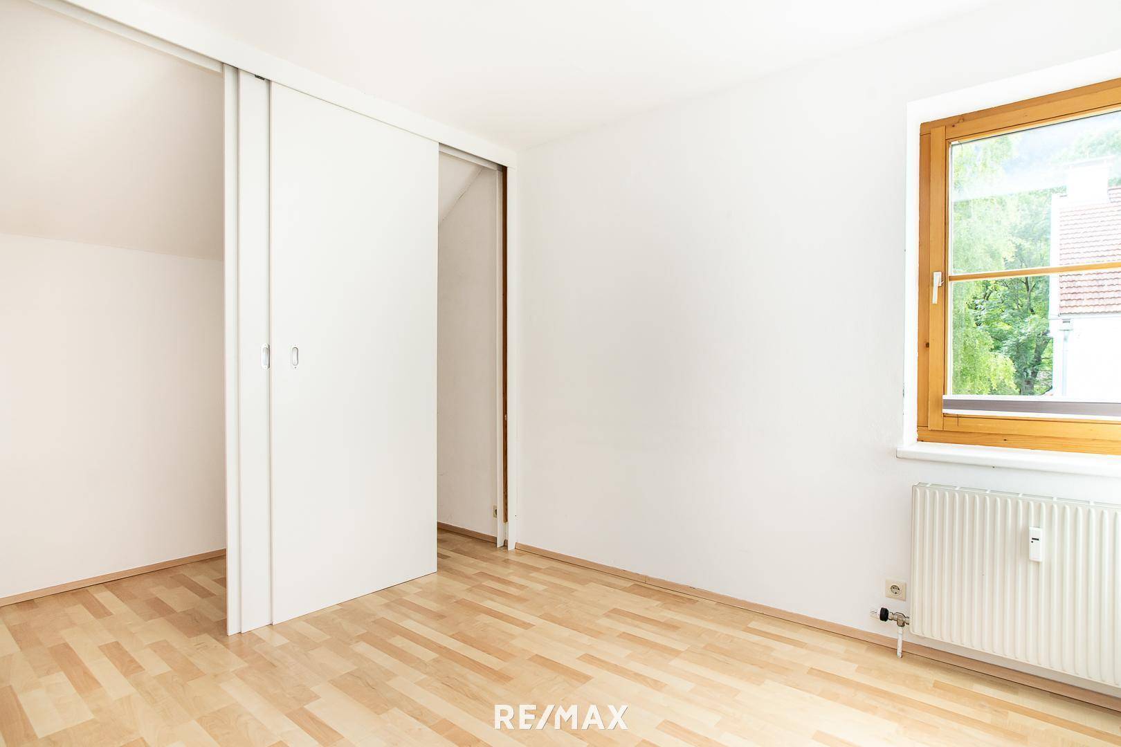 Schlafzimmer mit begehbarem Schrank