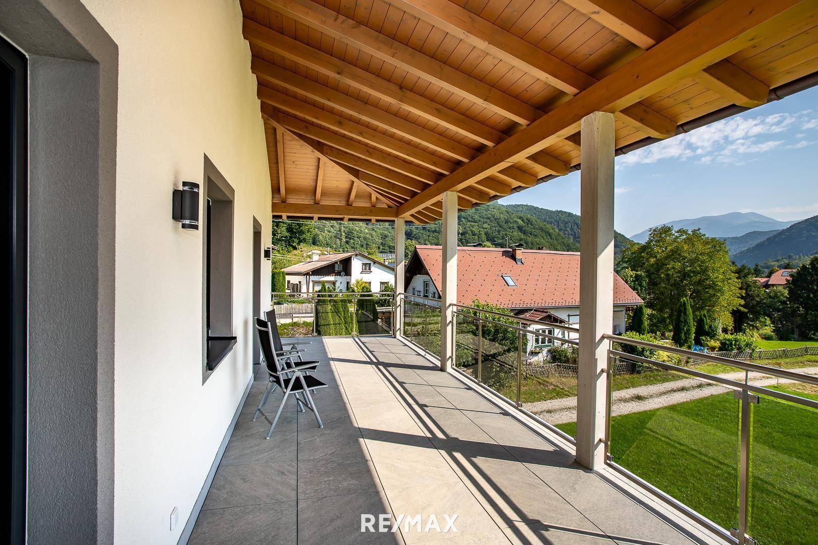 Überdachte Terrasse Obergeschoss