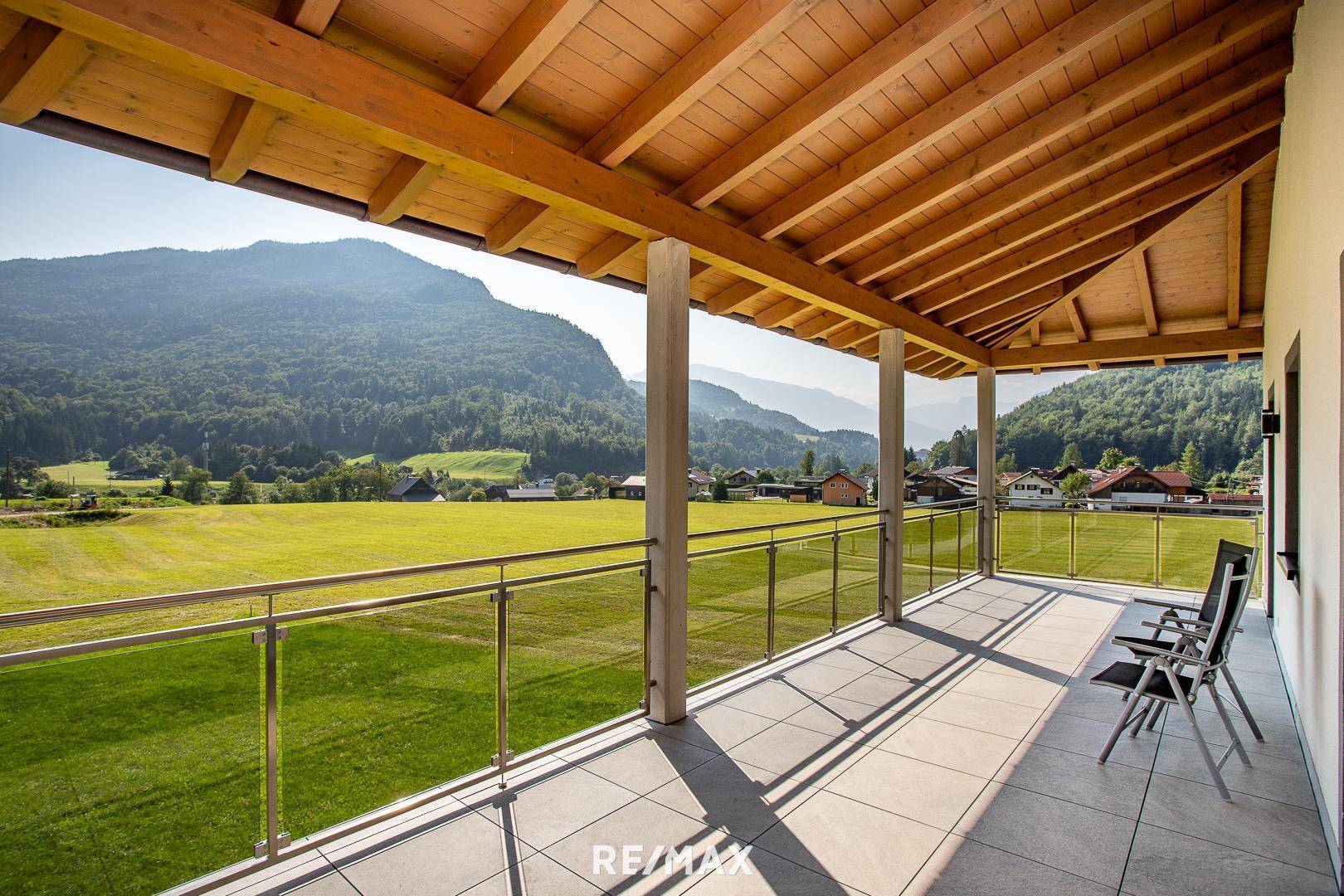 Überdachte Terrasse Obergeschoss