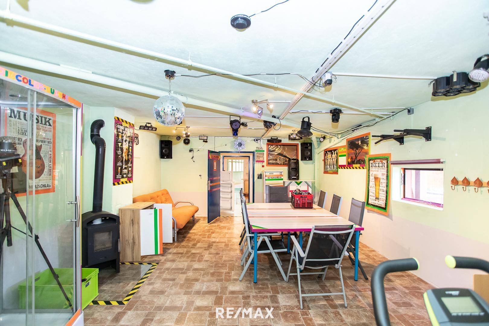 Partyraum im Keller