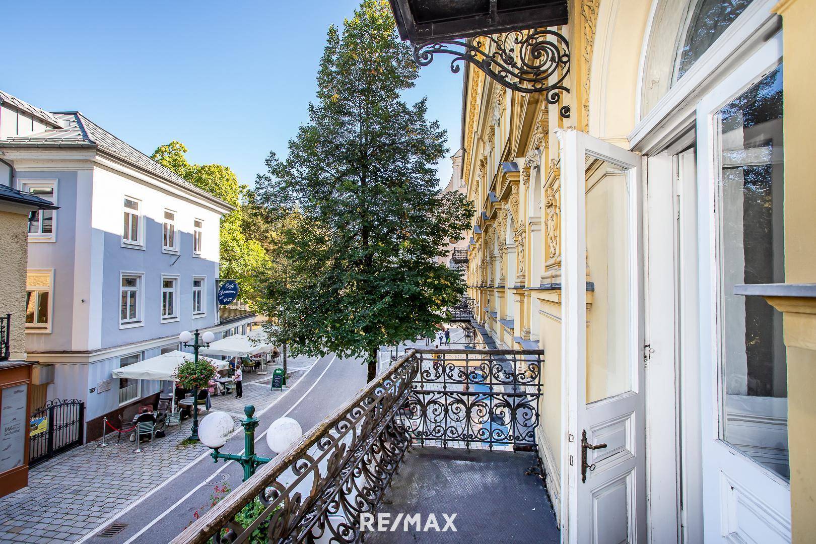 Balkon mit Blick Richtung Kirche