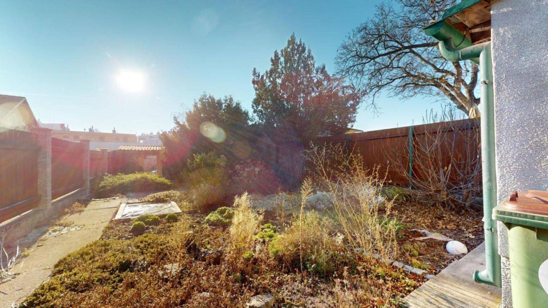 Althaus und Garten mit Perspektive - Widok 2