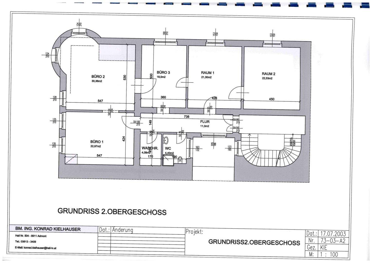Grundriss des zweiten Obergeschosses mit Büroräumen, Waschraum und WC.