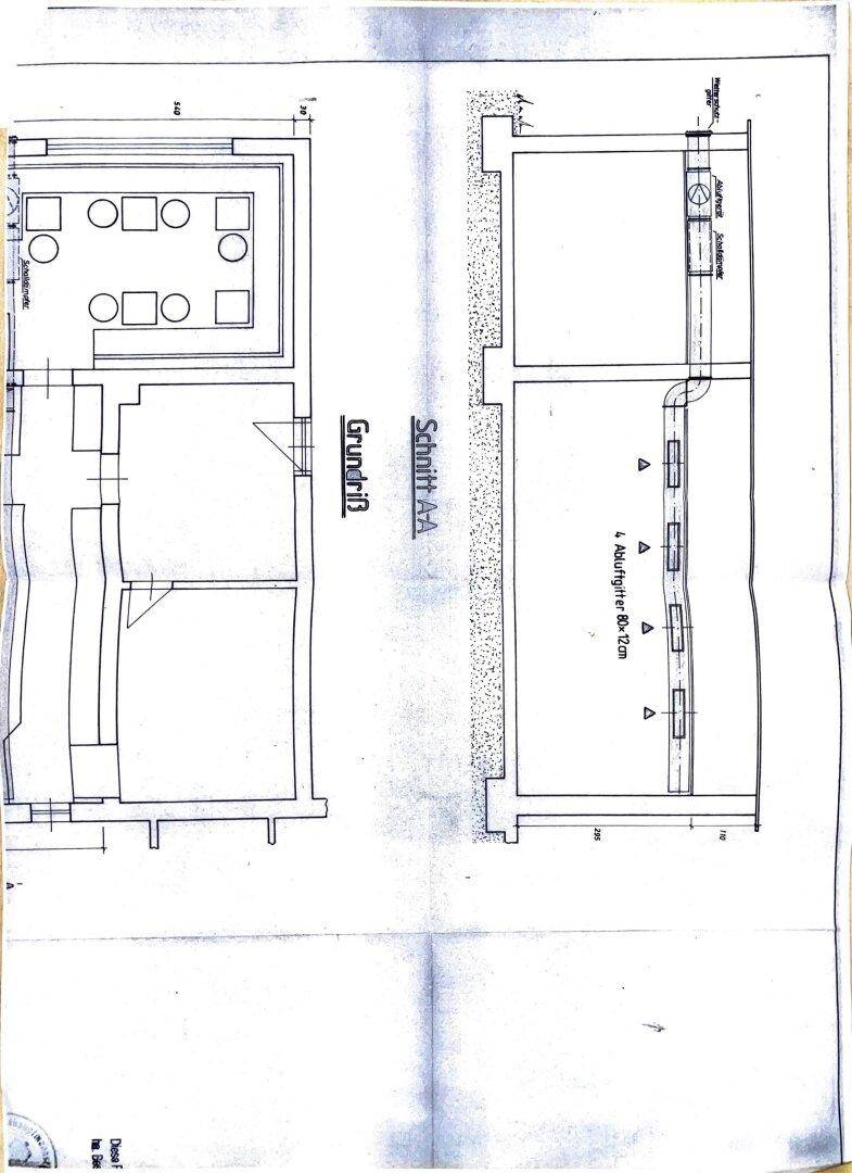 Handgezeichneter Grundriss und Schnitt mit Lüftungsführung und Raumaufteilung.