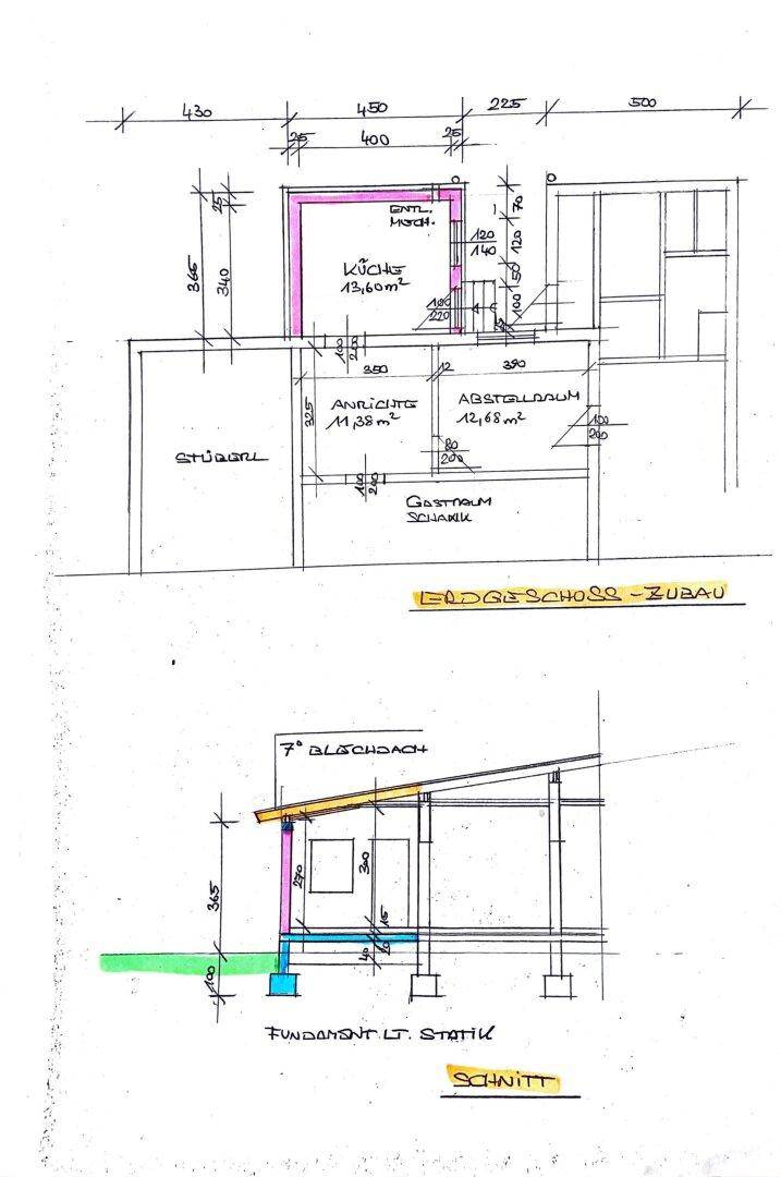 Handgezeichneter Grundriss und Schnitt eines Erdgeschoss-Zubaus mit Küchen- und Abstellraum.