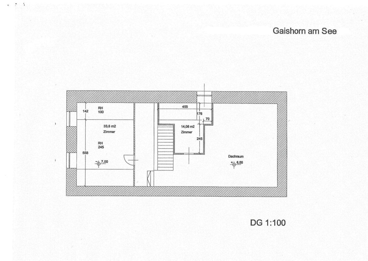 Grundriss des Dachgeschosses mit zwei Zimmern und Dachschrägen.