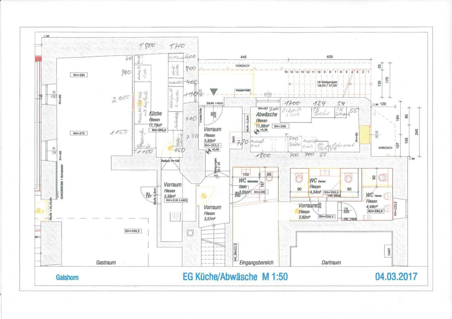 Detaillierter Grundriss des Erdgeschosses mit Küche, Spülbereich und Sanitäranlagen.