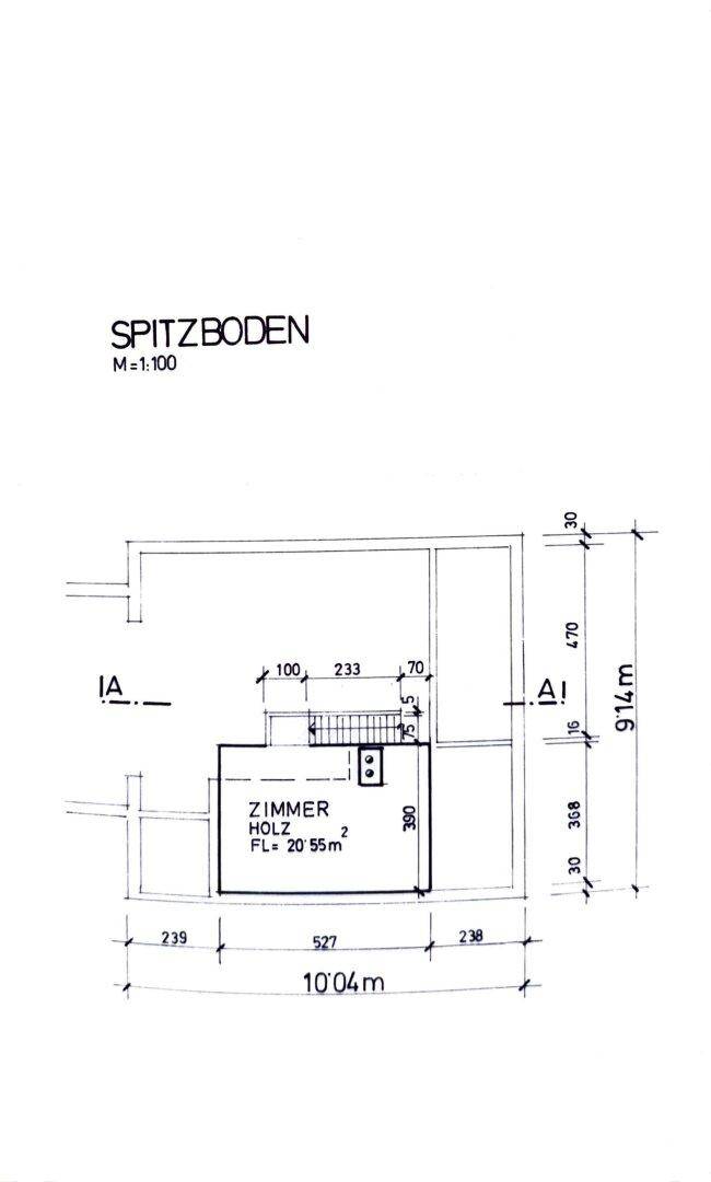 Grundriss des Spitzbodens mit einem weiteren Zimmer und Dachschrägen.