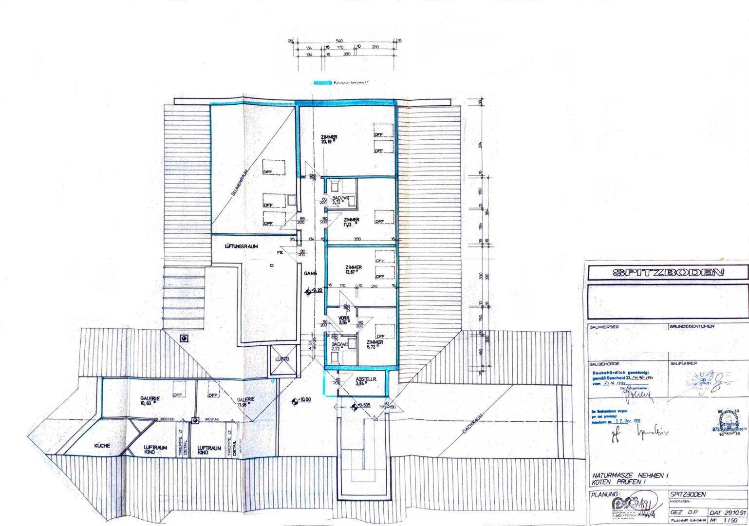 Grundriss des Spitzbodens mit Dachschrägen und potenziellen Ausbauflächen.