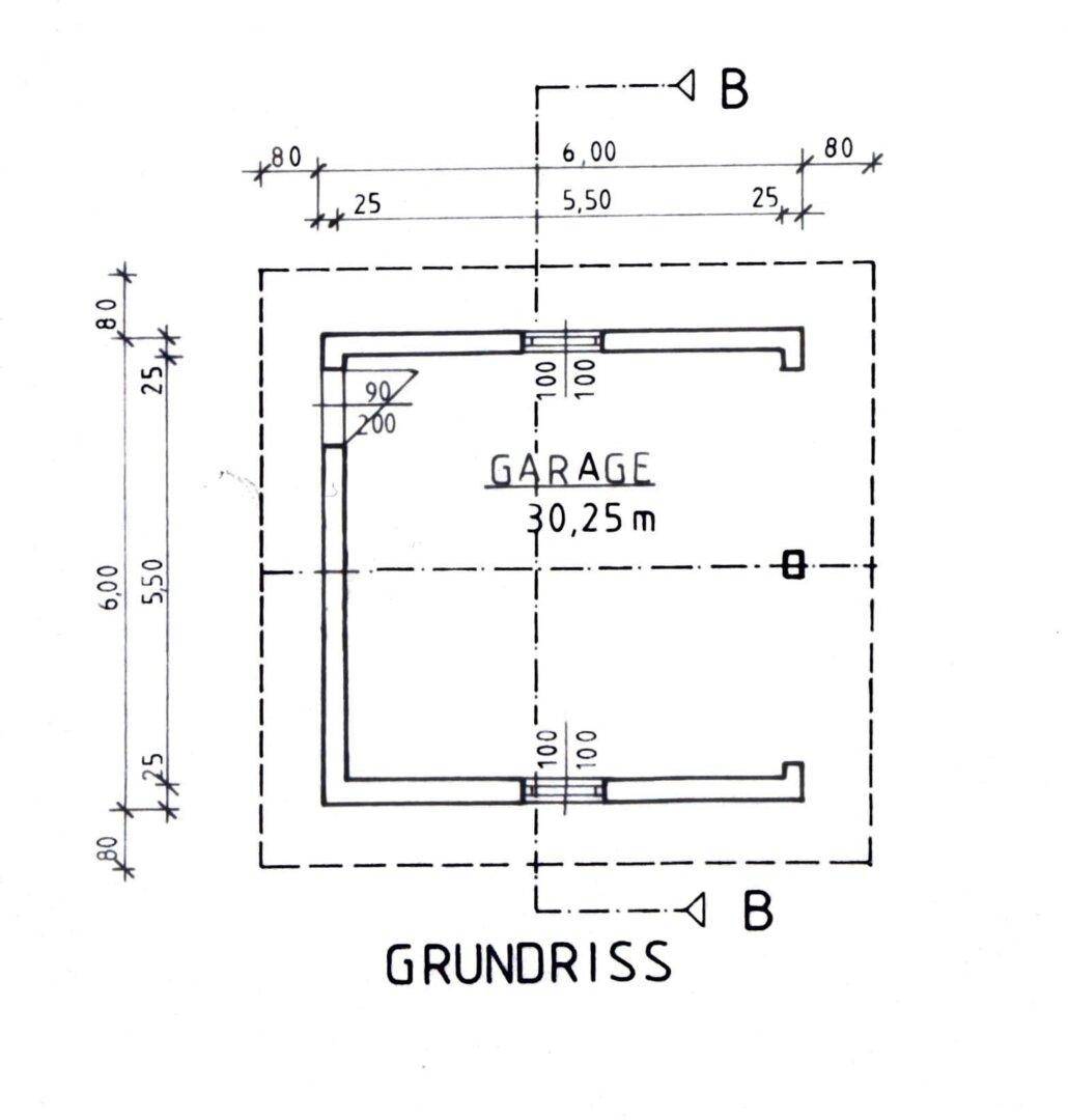 Grundriss der Garage mit den Abmessungen und der Aufteilung des Raumes.