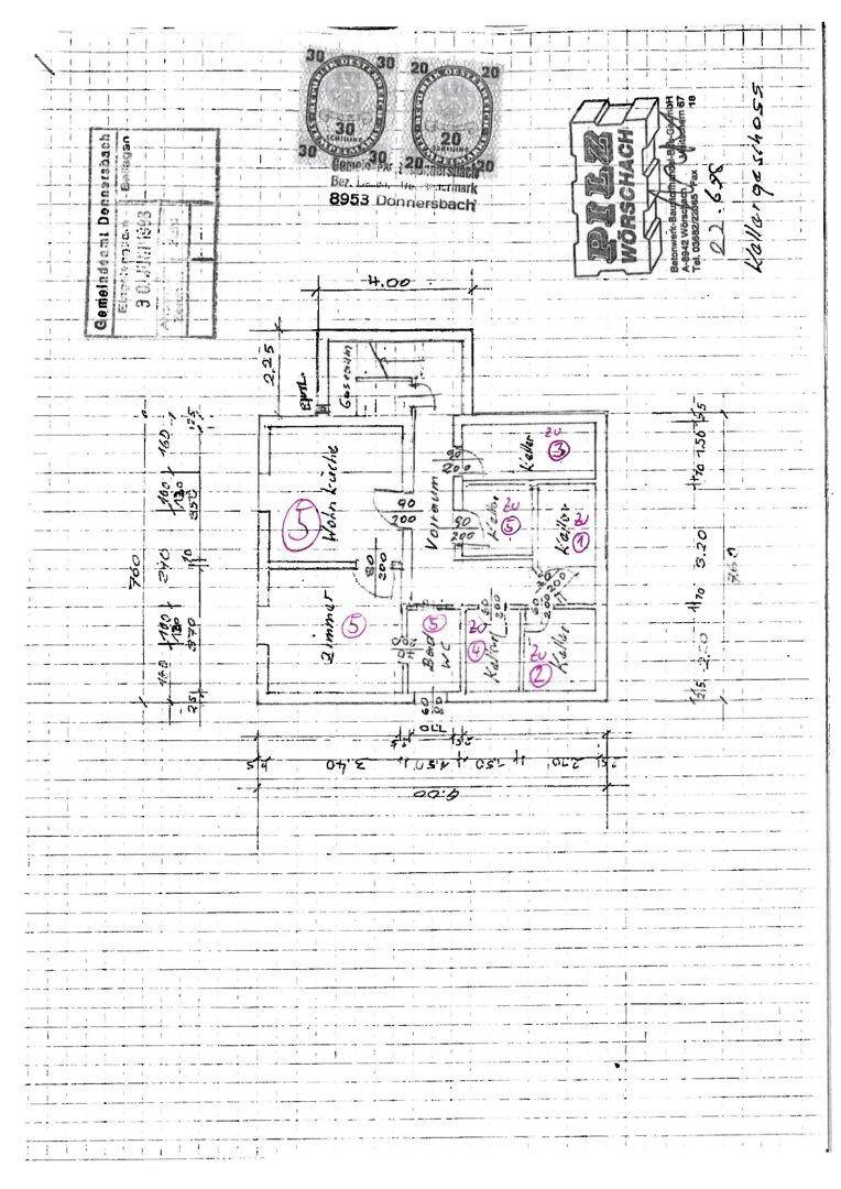 Handgezeichneter Grundriss des Kellergeschosses mit einem Wohnkeller, einem Zimmer und mehreren Kellerräumen.