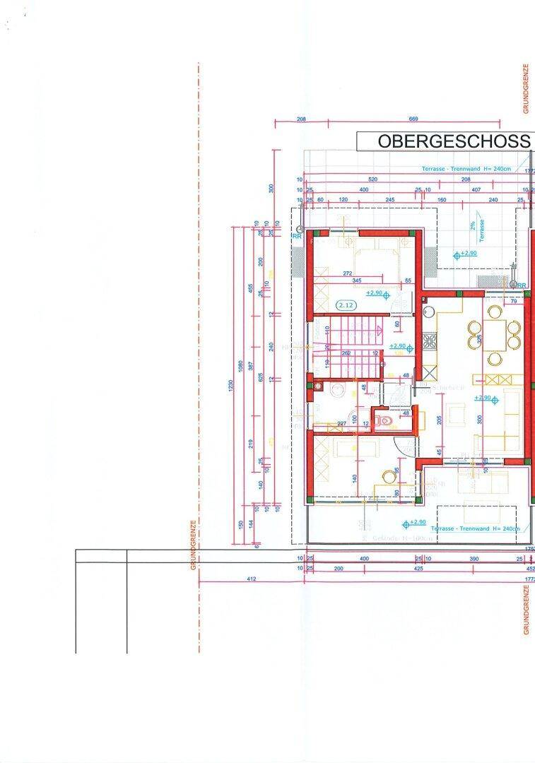Grundriss des Obergeschosses mit Schlafzimmern, Bädern und Balkonzugang.