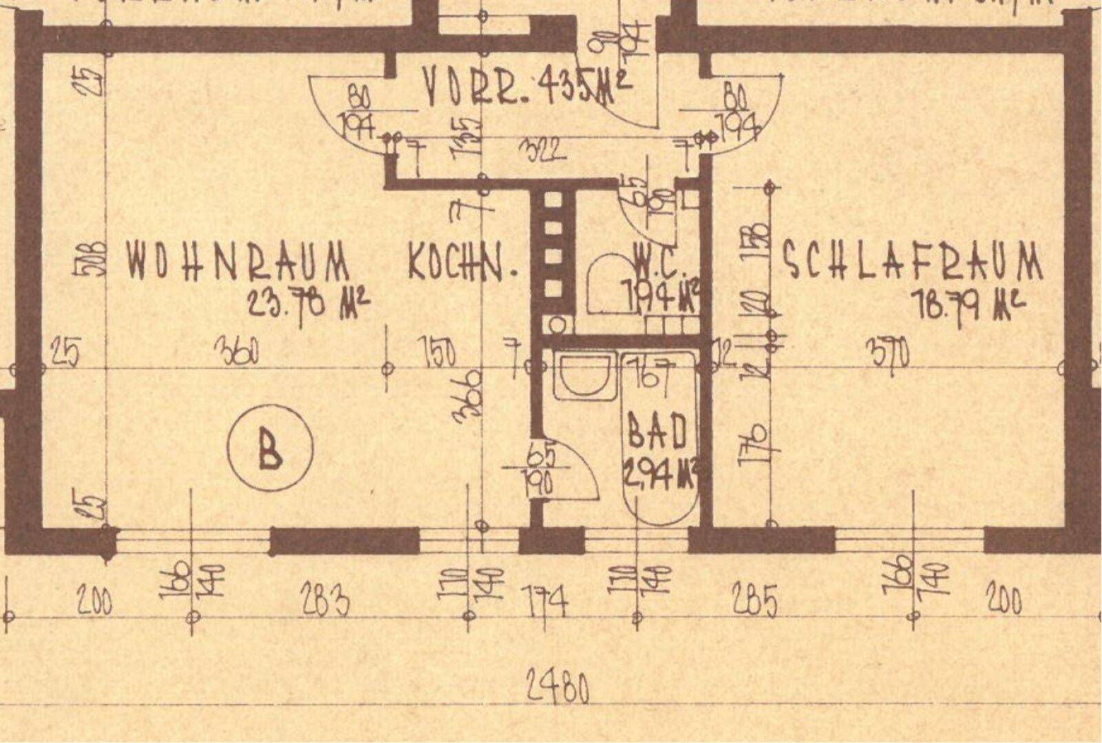 Handgezeichneter Grundriss mit Wohnzimmer, Küche, Bad, separatem WC und Schlafzimmer.