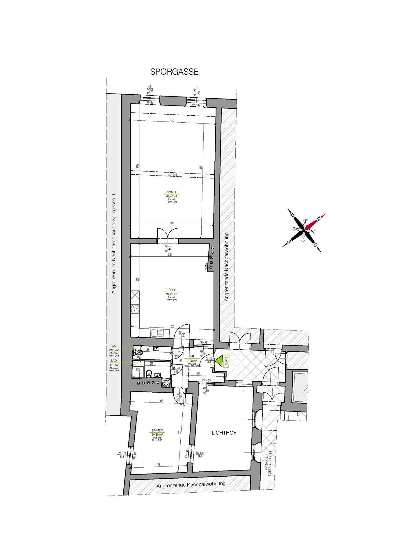Detaillierter Grundriss einer Etage mit mehreren Zimmern, Sanitäranlagen und einem Lichthof.
