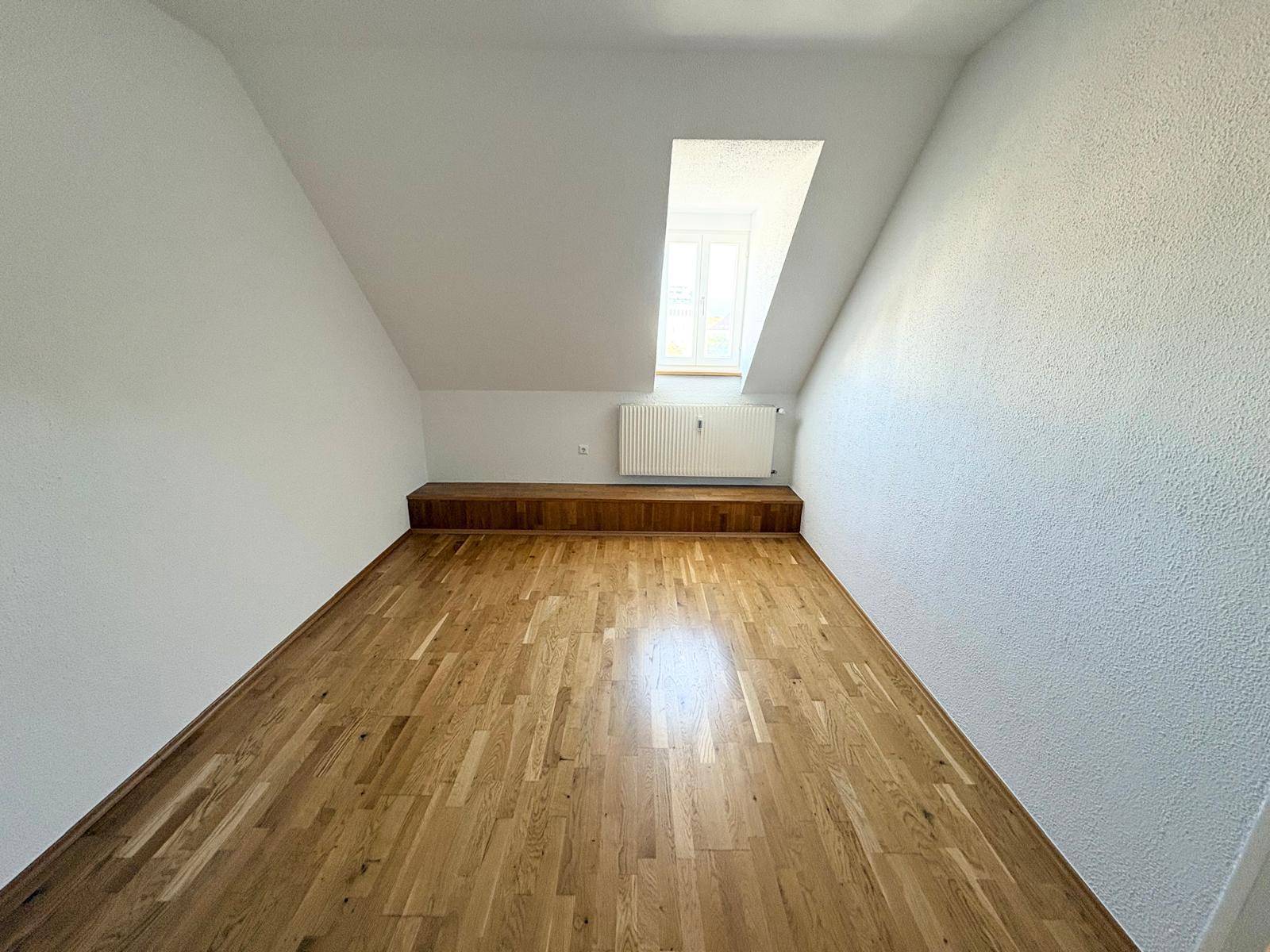 Schöne Dachgeschoßwohnung in zenraler Lage - Provisionsfrei! - Ansicht 4