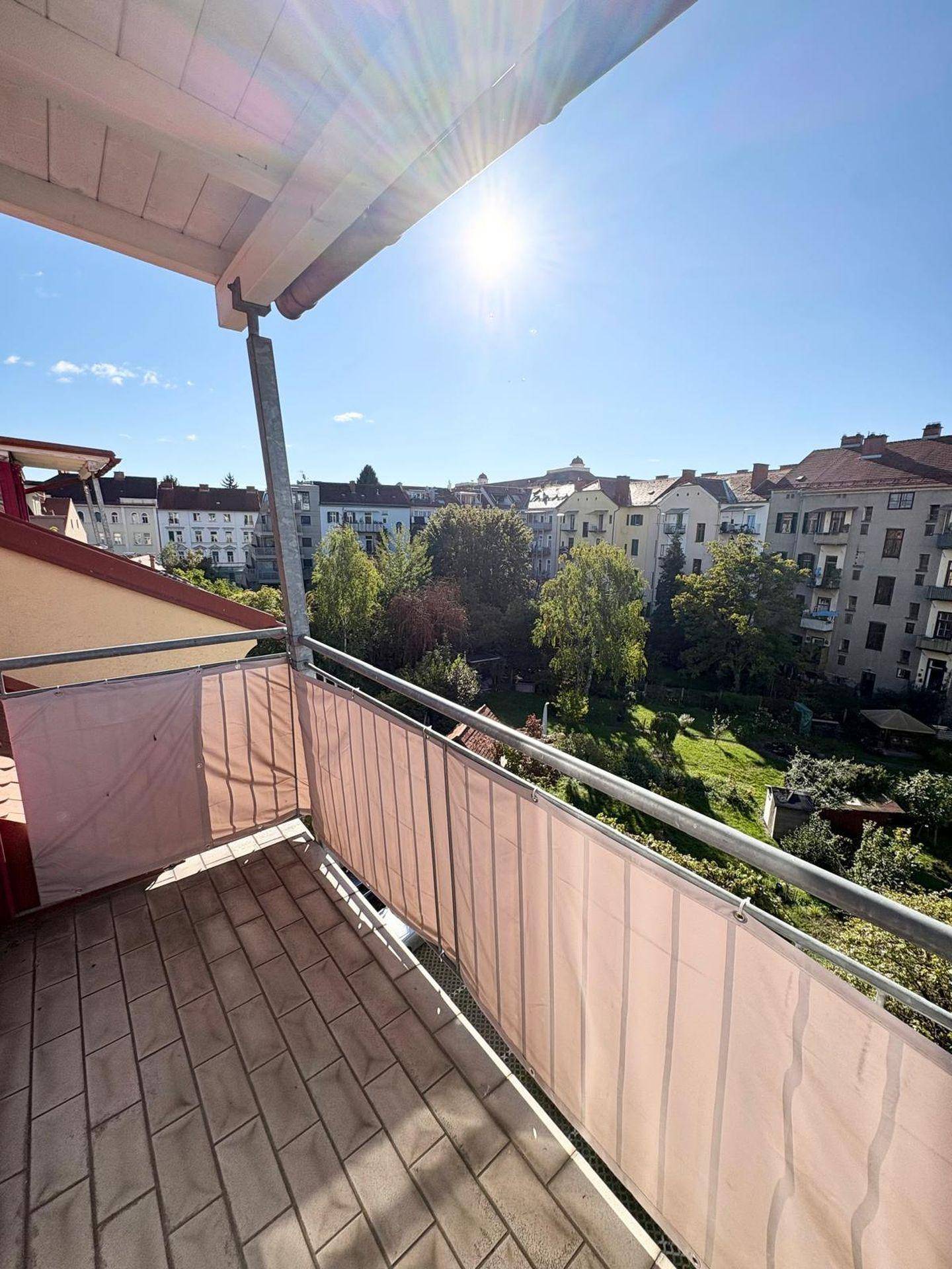 2-Zimmer-Erstbezug nach Sanierung mit Balkon - Provisionsfrei! - Mehr