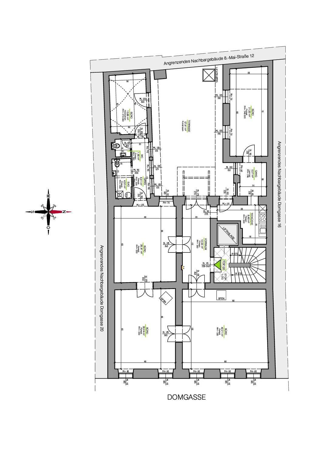 Dieser Grundriss zeigt eine Etage mit mehreren Zimmern, einer Terrasse und einem Aufzug sowie einem Badezimmer.
