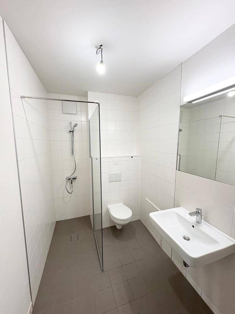 6_Badezimmer (Exposé Hochformat)