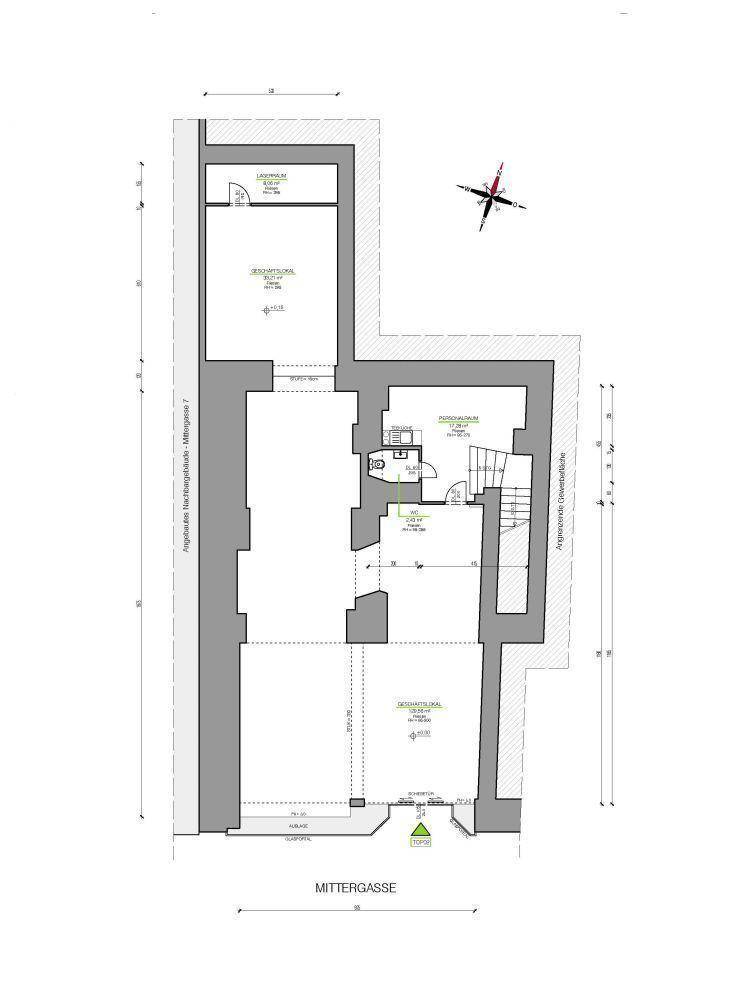 Detaillierter Grundriss eines langen, schmalen Gebäudes mit mehreren Räumen und einem Treppenhaus.