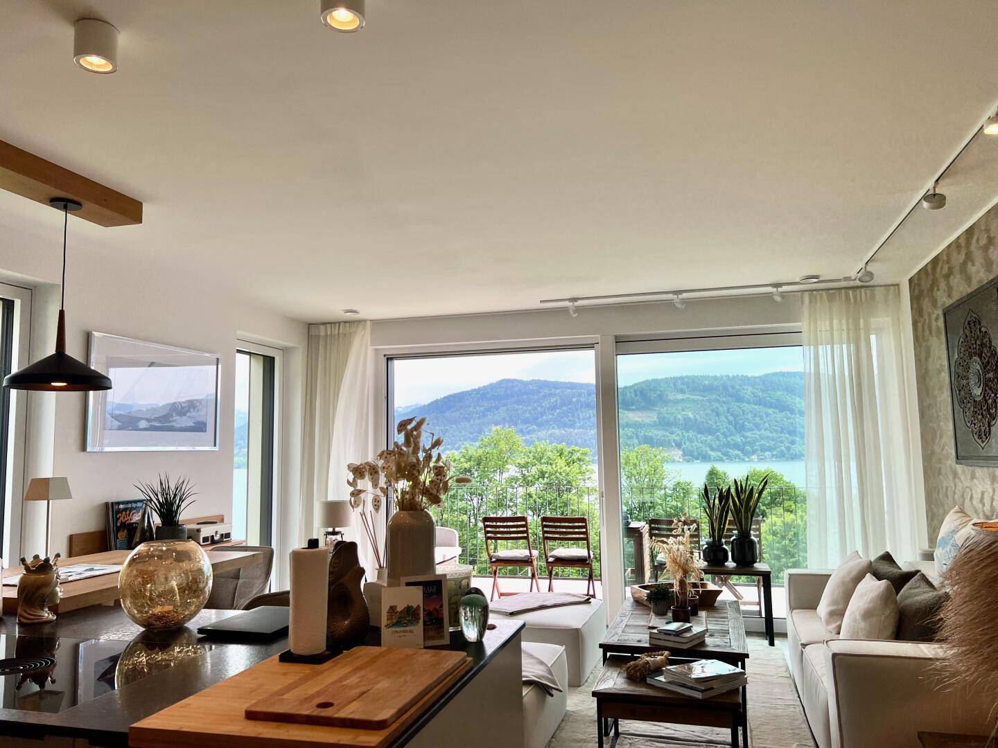 Krumpendorf am Wörthersee - Einzigartige Eigentumswohnung mit Pool und Seeblick | Krumpendorf am Wörthersee - unique apartment with pool and sea view - View 2