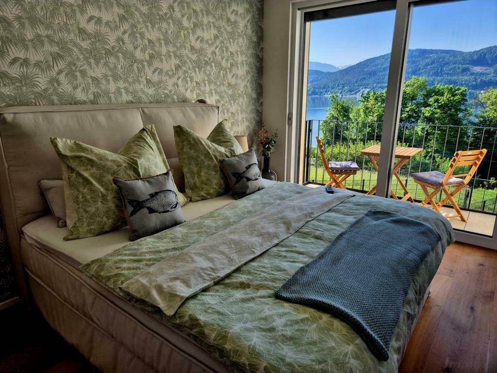 Krumpendorf am Wörthersee - Einzigartige Eigentumswohnung mit Pool und Seeblick | Krumpendorf am Wörthersee - unique apartment with pool and sea view - More